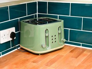 Stylish 3 Bed Home with Parking! - Cardiff - 6