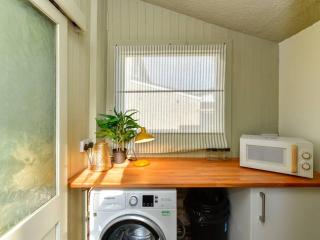 Stylish 3 Bed Home with Parking! - 1