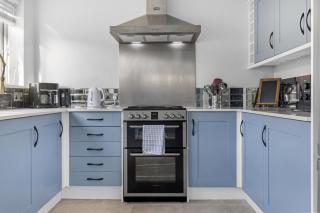 Lovely 2 Bedroom House with Parking - Loughborough - 1