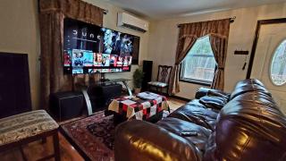 The Sovereign Suite - Cozy And Convenient With Home Theater - Old Town - 6