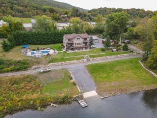 Stays @ Riverside Manor - Dauphin - 9