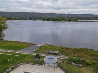 Stays @ Riverside Manor - Dauphin - 2