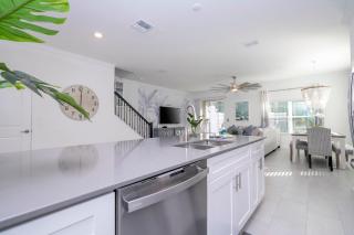 NEW to Market 5 Bed - Storey Lake Retreat - Kissimmee - 4