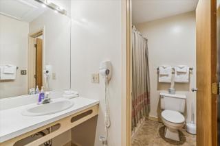 Cedarbrook Hotel Room w/2 Doubles 218 - Killington - 3