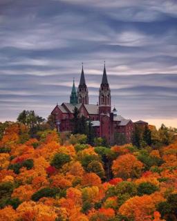 Vintage downtown flat near Holy Hill, Golf &Ski - 2