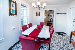 Vintage downtown flat near Holy Hill, Golf &Ski - 8