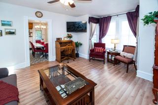Vintage downtown flat near Holy Hill, Golf &Ski - Hartford - 4