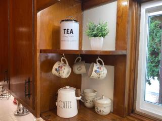 Vintage downtown flat near Holy Hill, Golf &Ski - 6