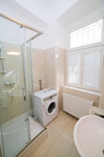 Modern Apartment near City Center 1BR - 2