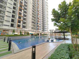 Near Airport K Avenue Family Room - 3