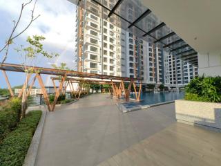 Near Airport K Avenue Family Room - 2