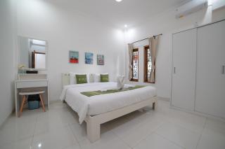 Spacious Family-friendly Villa with Swimming Pool - 8