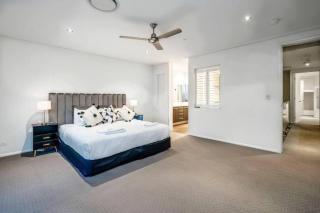Large Spacious 4BR4B Surfers Villa with Pool 1 - Gold Coast - 1