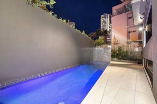 Stylish Surfers Paradise Haven 4BR4B Stunning Pool 2 - 9