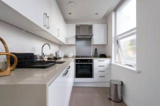 Elevated Elegance: 1BR 1BA Flat in Wellmeadow Rd - London - 6