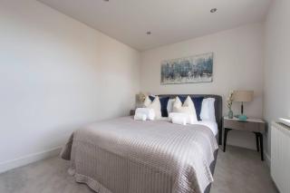 Elevated Elegance: 1BR 1BA Flat in Wellmeadow Rd - London - 4