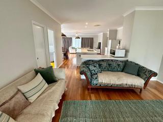 Lazy Daze on Davies - Broadwater - 3