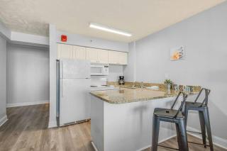 Spacious King Oceanfront Studio 1026 - Myrtle Beach - 7