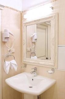 Corona Hotel & Apartments - Odesa - 9