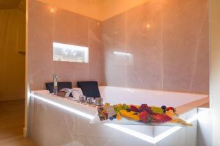 Welcome to Coachella / Jacuzzi - 4