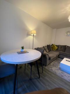 Cosy Apartment Near Bluewater With Private Parking - 3