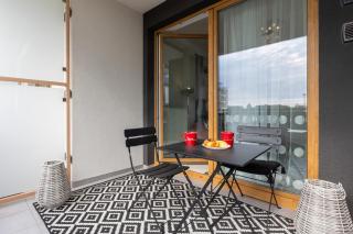 Stylish Apartment Przedpole with Balcony & Parking by Noclegi Renters - 7