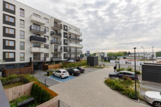 Stylish Apartment Przedpole with Balcony & Parking by Noclegi Renters - Varsavia - 4