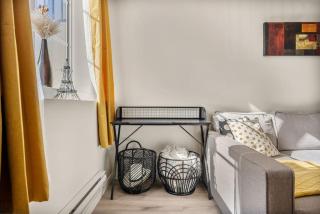 Private Town Home with Free Banff Access, Netflix, King Bed, Fully Equipped Kitchen, Sleeps 4 - Calgary - 3