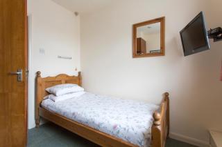 Oakwood Bed and Breakfast Heathrow - Hillingdon - 9