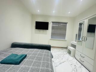 KNIGHTSBRIDGE COURT - 3