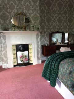 Tullyard House - - 6