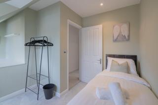 4 Bedroom House by Primal Estates Short Lets in Brighton - Brighton & Hove - 2