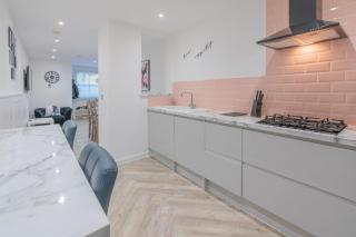4 Bedroom House by Primal Estates Short Lets in Brighton - Brighton & Hove - 6