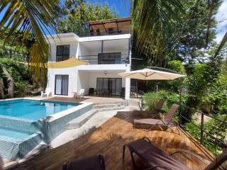 Sunset Villa - Stunning Poolside - 0