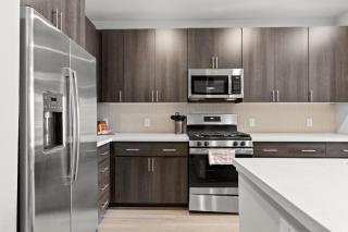 Cozysuites PHX RORO Gym, Pool, Pets, Parking! #9 - Phoenix - 1