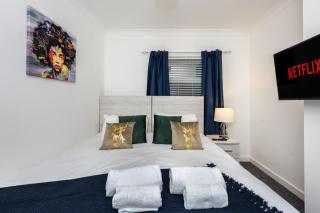 King Beds - Smart TVs - Parking - Near City - 8