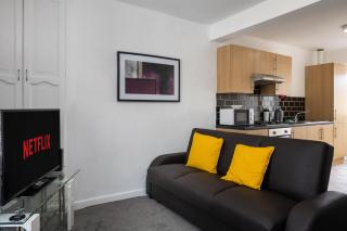 King Studio Apartment Near Swansea Centre - 2