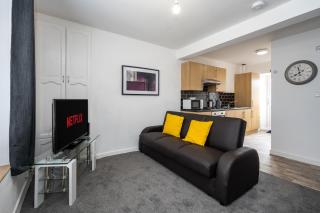 King Studio Apartment Near Swansea Centre - 1