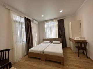 Middle city Guesthouse - Batoemi - 0