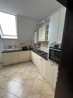 Un apartament deosebit, aerisit, ultracentral. - Rădăuţi - 2
