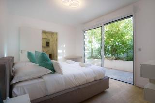 Montecarlo Luxury Apartment Pool - 3