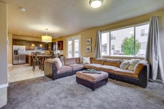 South Salt Lake Home with Hot Tub 7 Mi to Downtown - South Salt Lake - 7