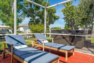 Waterfront! Oversize Corner Yard, Dock w/lift, Hot Tub & Pool - Villa Tropical Calusa - Roelens - Cape Coral - 6
