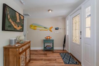 Waterfront! Oversize Corner Yard, Dock w/lift, Hot Tub & Pool - Villa Tropical Calusa - Roelens - 2