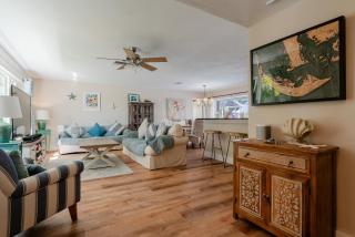 Waterfront! Oversize Corner Yard, Dock w/lift, Hot Tub & Pool - Villa Tropical Calusa - Roelens - Cape Coral - 1