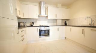Crompton Court Apartments - 9
