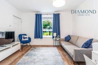 FOUNDRY - 2 Bedrooms, Fully Equipped, Free Parking, WiFi, FAVOURITE for Contractors, Long Stays Welcome, Food, Bars, Shops by Diamond Short Lets - 0