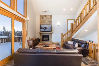 Beautiful 7 BEDROOM, 3 gathering areas, pool table, hot tub, and huge deck with 360-degree views!! - 2