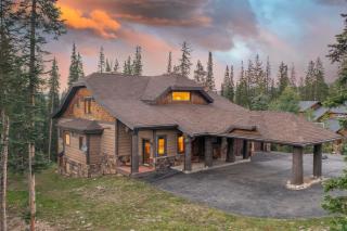 Expansive elegance at base of Peak 8, 6 en-suites, 9 fireplaces, game tables, hot tub! - 0