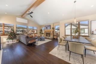 Modern Elegance, Stunning Mountain Views, Hot Tub, Fire Pit, Walk to River! - 5